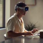 Apple-WWCD23-Vision-Pro-lifestyle-working-230605